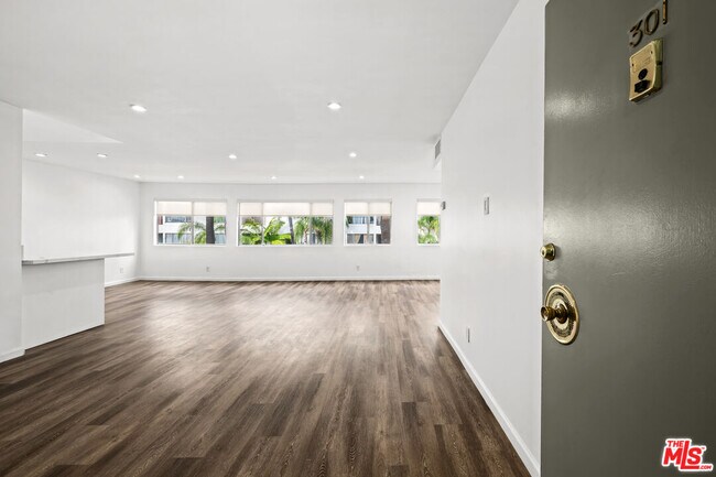 Foto del edificio - 136 S Palm Dr