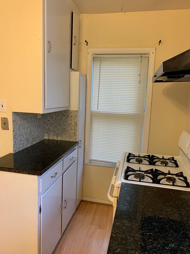 Building Photo - Royal Oak Duplex - La Plaza