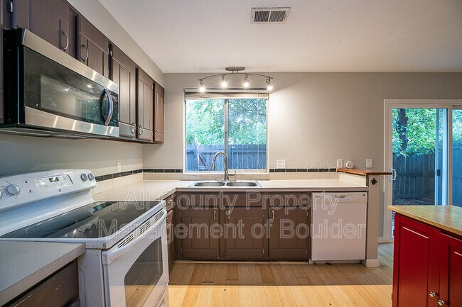 Foto del edificio - 3850 Paseo del Prado St