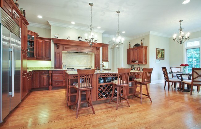 Building Photo - 1825 Kendale Dr
