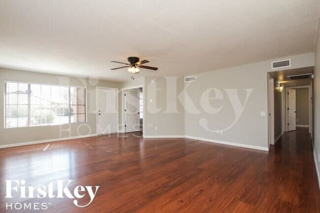 Foto del edificio - 21036 N 34th Dr