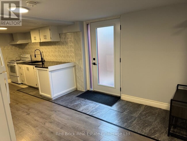 Building Photo - 2 Callander Dr