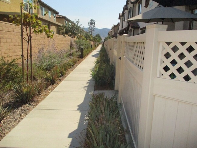 Building Photo - Murrieta 3 Bdr 2.5 Bath Town Home Built 2020