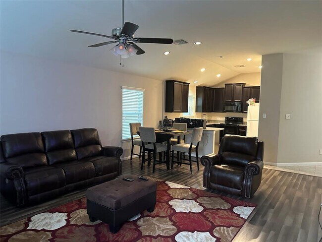 Building Photo - 2314 Village Stone Ct