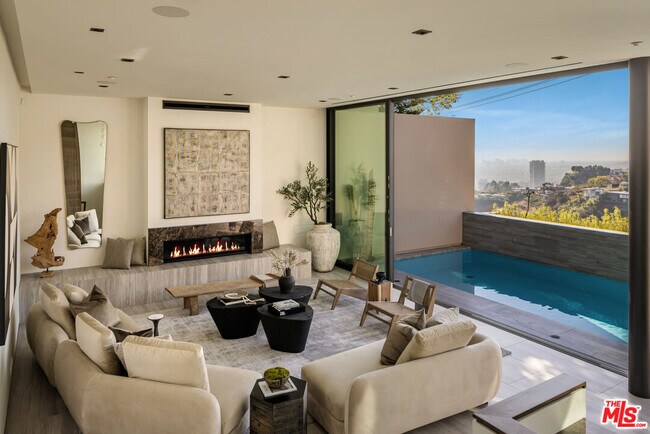 Foto del edificio - 8777 Hollywood Blvd
