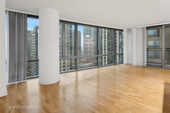 Building Photo - 450 E Waterside Dr