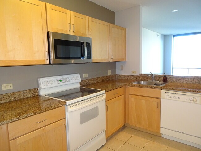 Building Photo - 222 N Columbus Dr