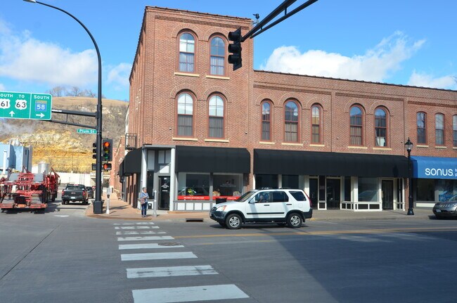 Building Photo - 205 Plum St