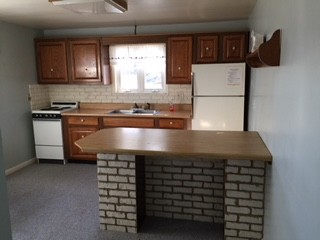 Large Kitchen w/island - 537 Bloomington Dr