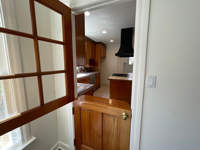 Foto del edificio - 1043 S Point View St