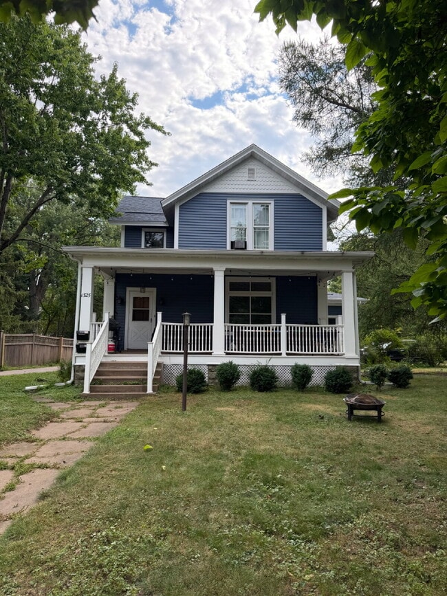 Building Photo - 1325 State St