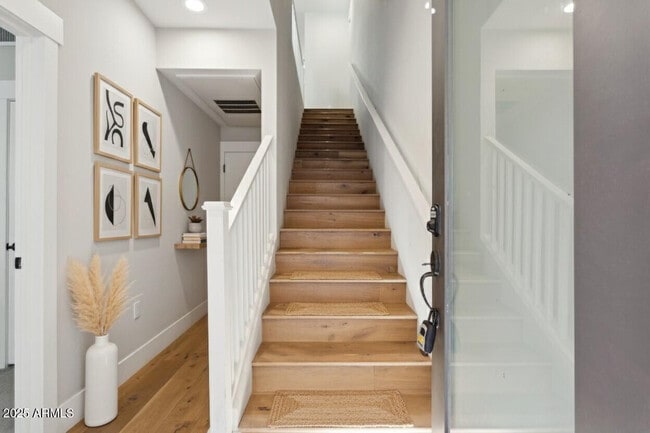 Building Photo - 1400 E Bethany Home Rd