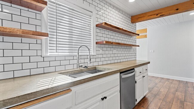 Foto del edificio - 3 Bedroom home in Winters