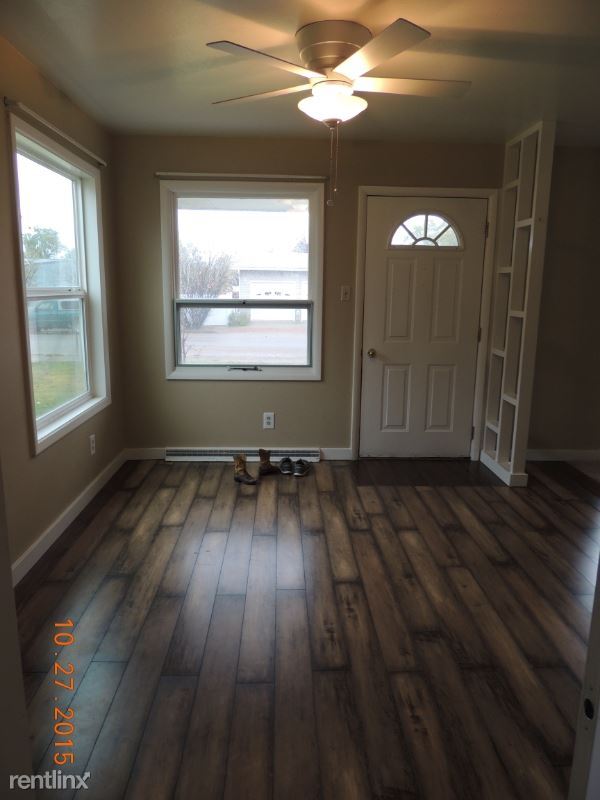 Foto del edificio - 3 br, 1.5 bath Townhome - 220 5th St W