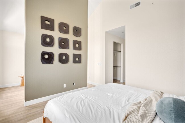 Foto del edificio - Modern 2-Bedroom, 2.5-Bath Townhome in Wes...