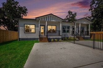 Building Photo - 4825 Pederson St