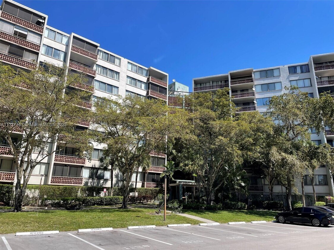 4222 Inverrary Blvd Unit 4406, Lauderhill, FL 33319 Condo for Rent in