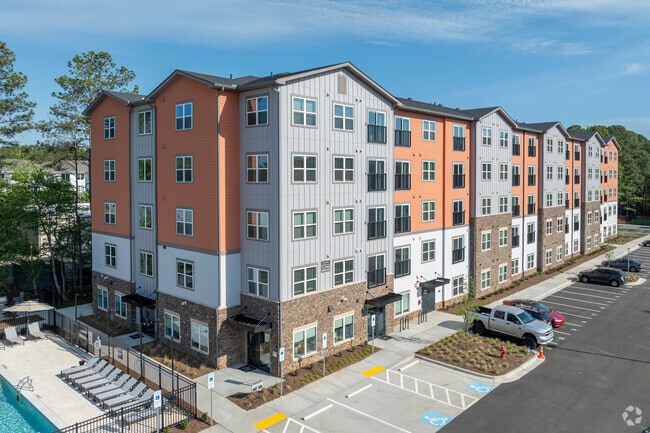 Building Photo - The Maddox
