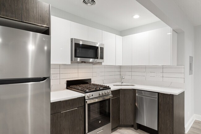 Foto del edificio - 7606 N Eastlake Terrace