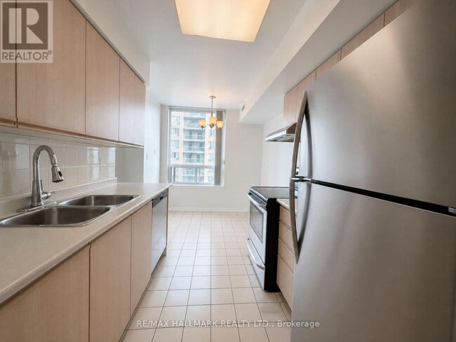 Building Photo - 35 Empress Ave