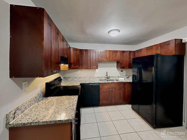 Building Photo - 2258 Lake Dr