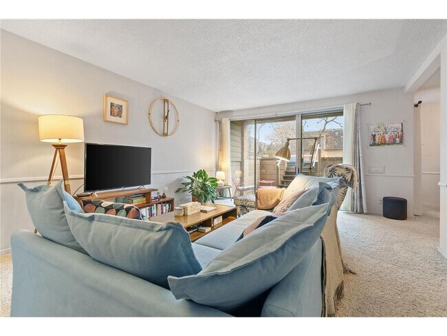 Foto del edificio - 6328 Barrie Rd