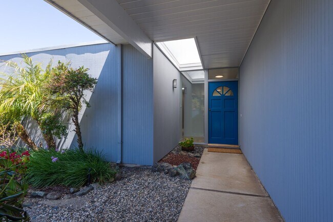 Building Photo - San Mateo Highlands Eichler Mid-Century 3/...