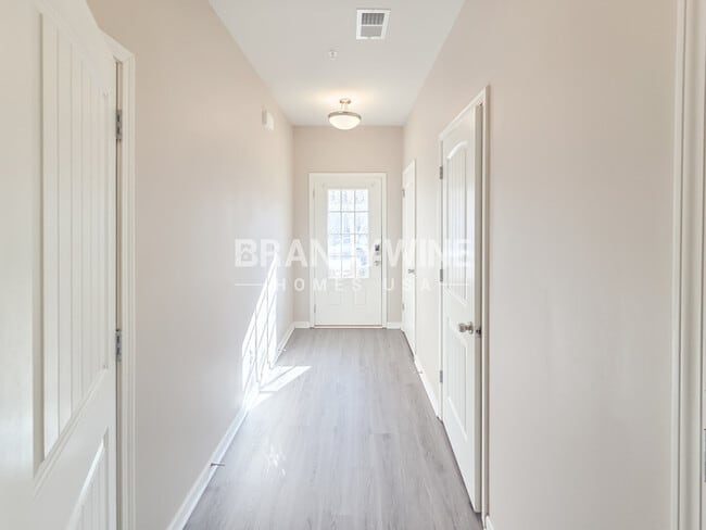 Building Photo - 1930 Old Dogwood