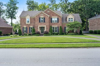 Building Photo - 305 Lake Forest Pkwy