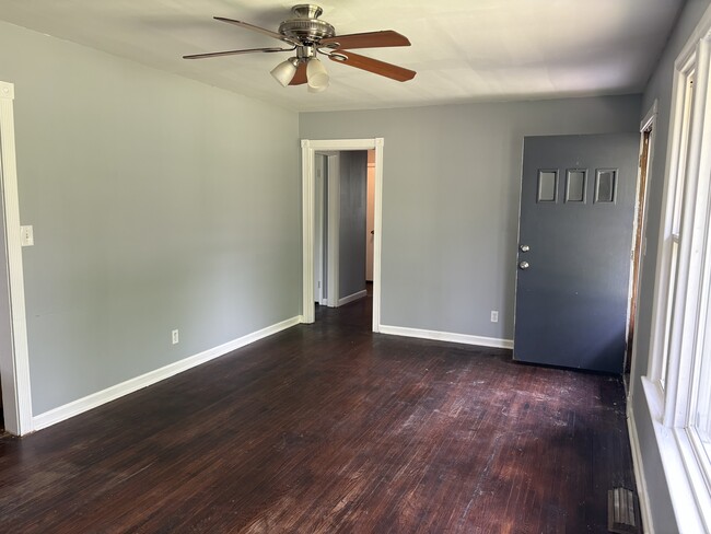 Foto del edificio - 2405 Ridgeland Dr
