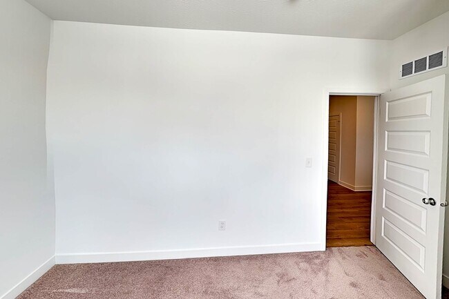 Foto del edificio - 842 Holmdale Dr