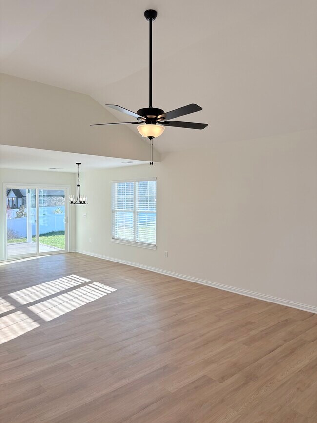 Building Photo - 1307 Helmsdale Ave