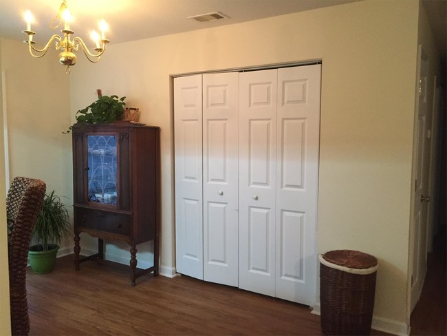 Foto del edificio - 5044 Scotch Pine Ave