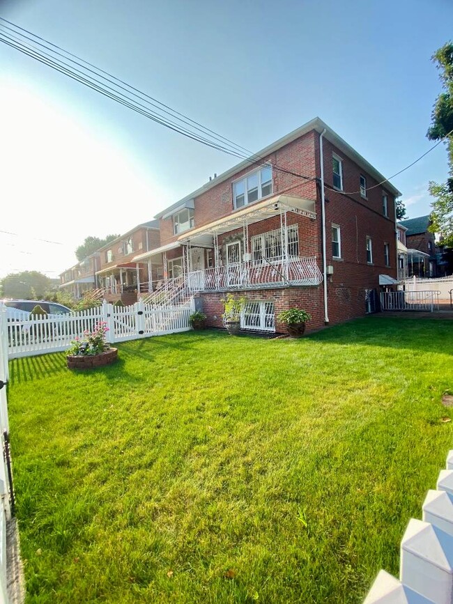 Foto del edificio - 1117 Mace Ave