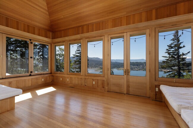 Foto del edificio - 395 SW Eyrie Rd