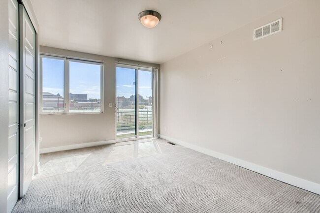 Foto del edificio - High Street Townhomes 3 bedroom unit with ...