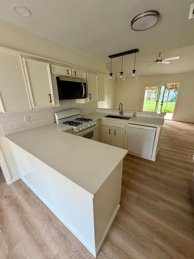 Foto del edificio - 3428 Hickory Ln