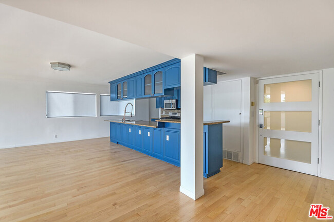 Foto del edificio - 440 S Roxbury Dr