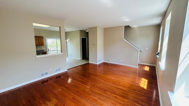 Foto del edificio - 340 Evergreen Cir