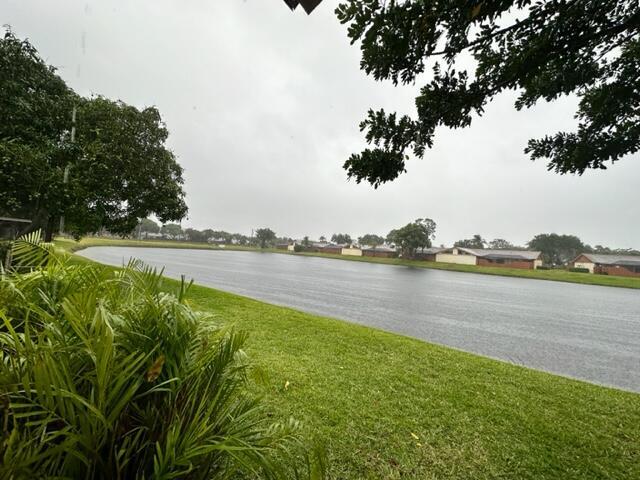 Foto del edificio - 1323 Summit Run Cir