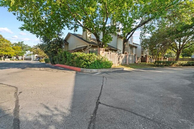 Foto del edificio - 3801 Menchaca Rd