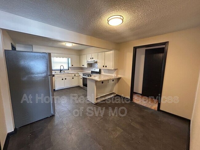 Foto del edificio - 2755 E Bennett St