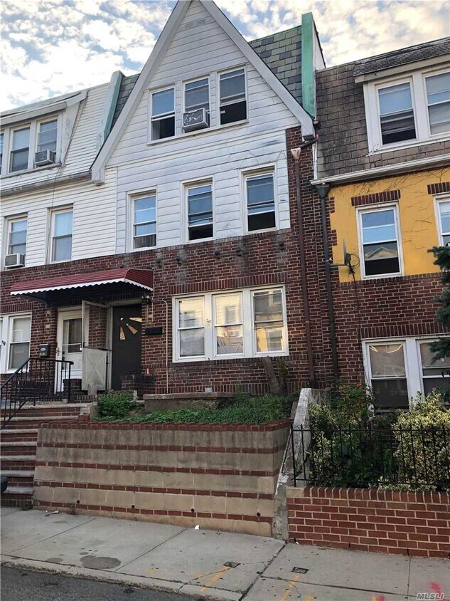 Primary Photo - 20-62 32nd St