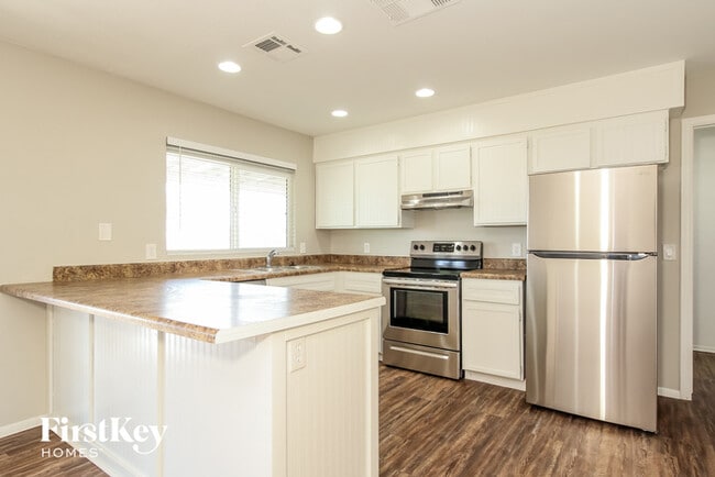Building Photo - 9402 N 74th Dr