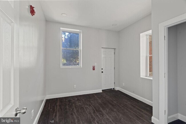 Foto del edificio - 5237 Chester Ave