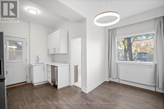 Building Photo - 2563 Dundas St W