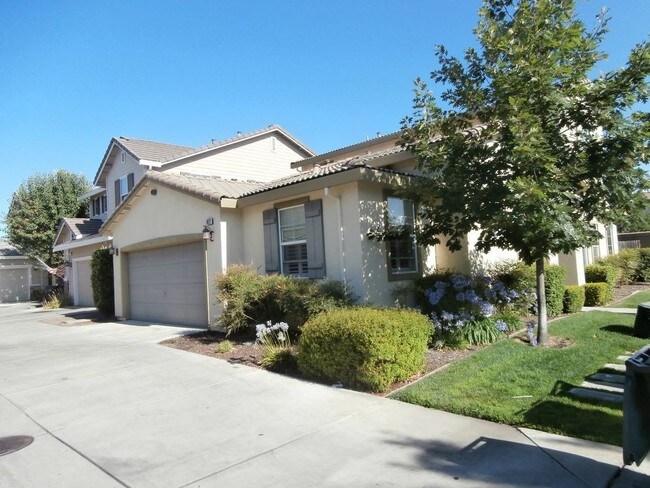 Building Photo - 1821 Bella Lago Dr