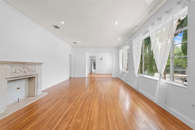 Foto del edificio - 7621 NE 7th Ave
