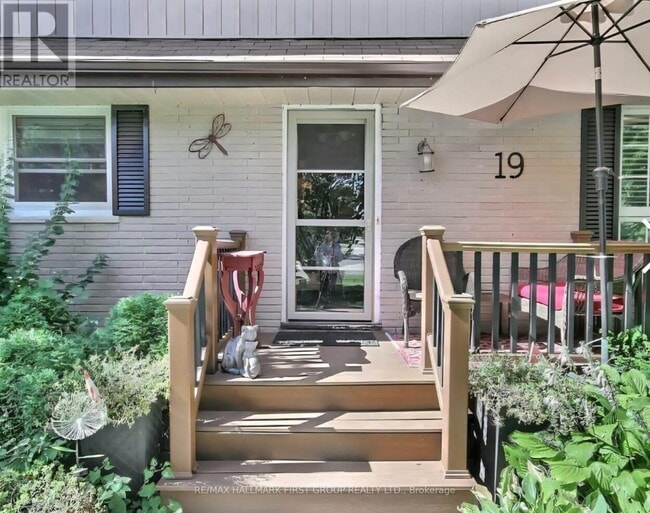 Building Photo - 19 Orchard Cres