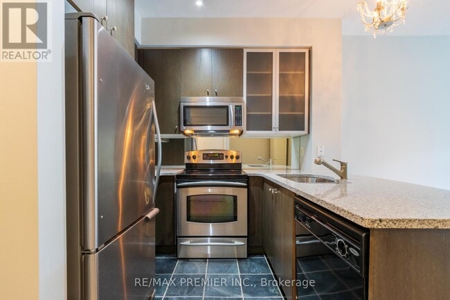 Building Photo - 21 Scollard St